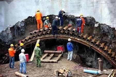 曲水隧道钢花管支护案例